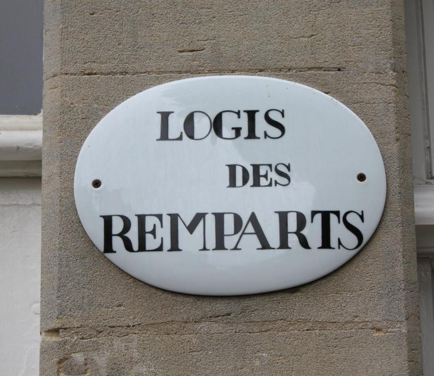 Logis Les Remparts Bed & Breakfast บาเยอ ภายนอก รูปภาพ